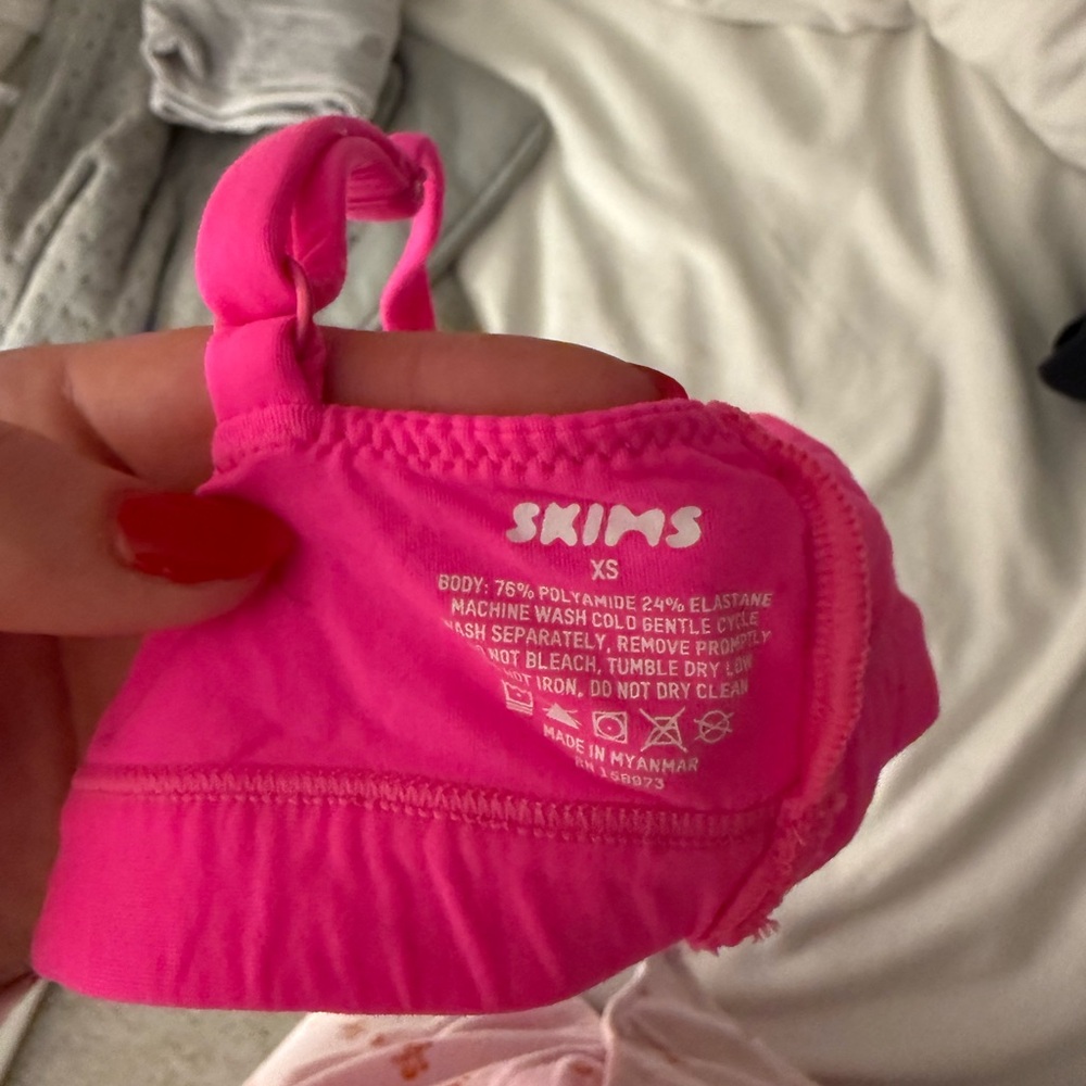 Skims Pink bra - Picture 2 of 2